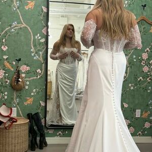 Elegant White Long Sleeve Lace-Back Wedding Dress